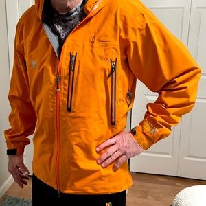 Mountain Hardwear Men’s Gore-Tex Sealed Seam Jacket